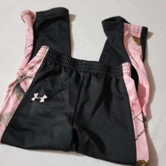 Under Armour size 5 Used pants. Tag out of them but measure to other Located A21 - Picture 2 of 6